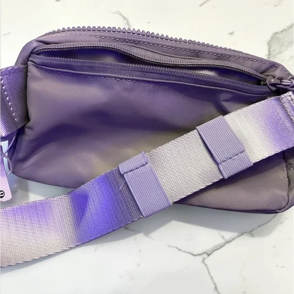 Lulu-Lemon Gray Pouch - Picture 2 of 3